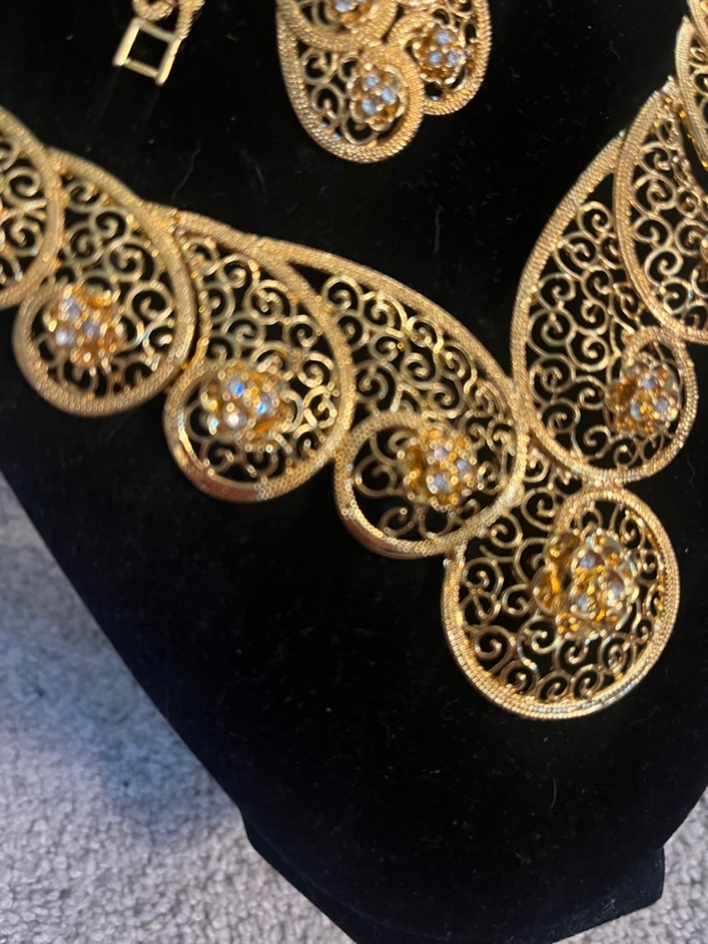 Entire jewelry parure. Entire jewelry set. Necklace, earrings, bracelet, ring. - Picture 2 of 5